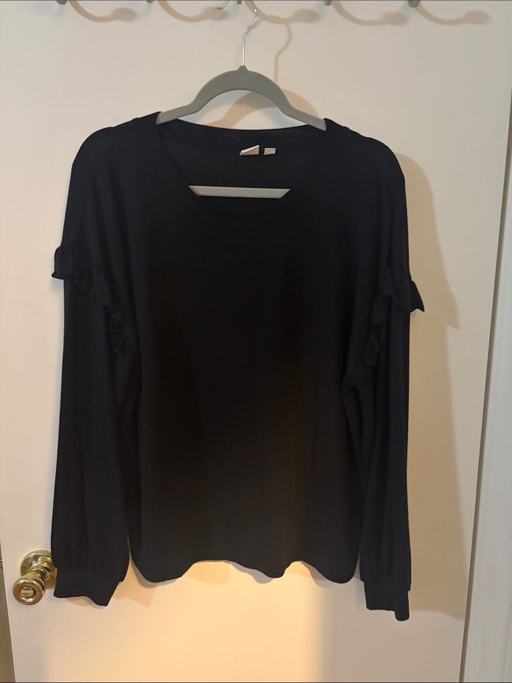 GAP Black Long-Sleeve Ruffle Sleeve Tee
